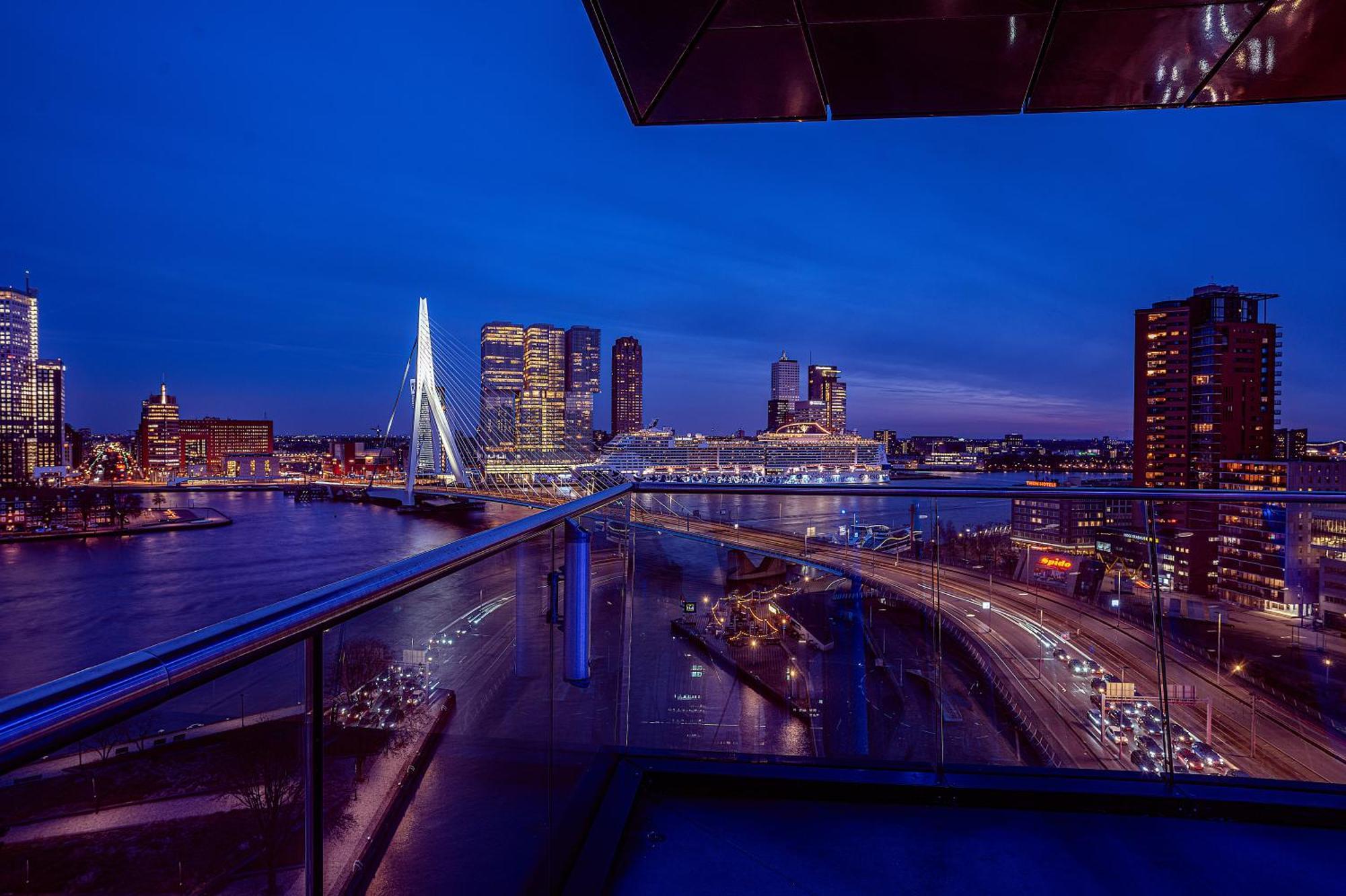Doubletree By Hilton Rotterdam Centre Hotel ภายนอก รูปภาพ
