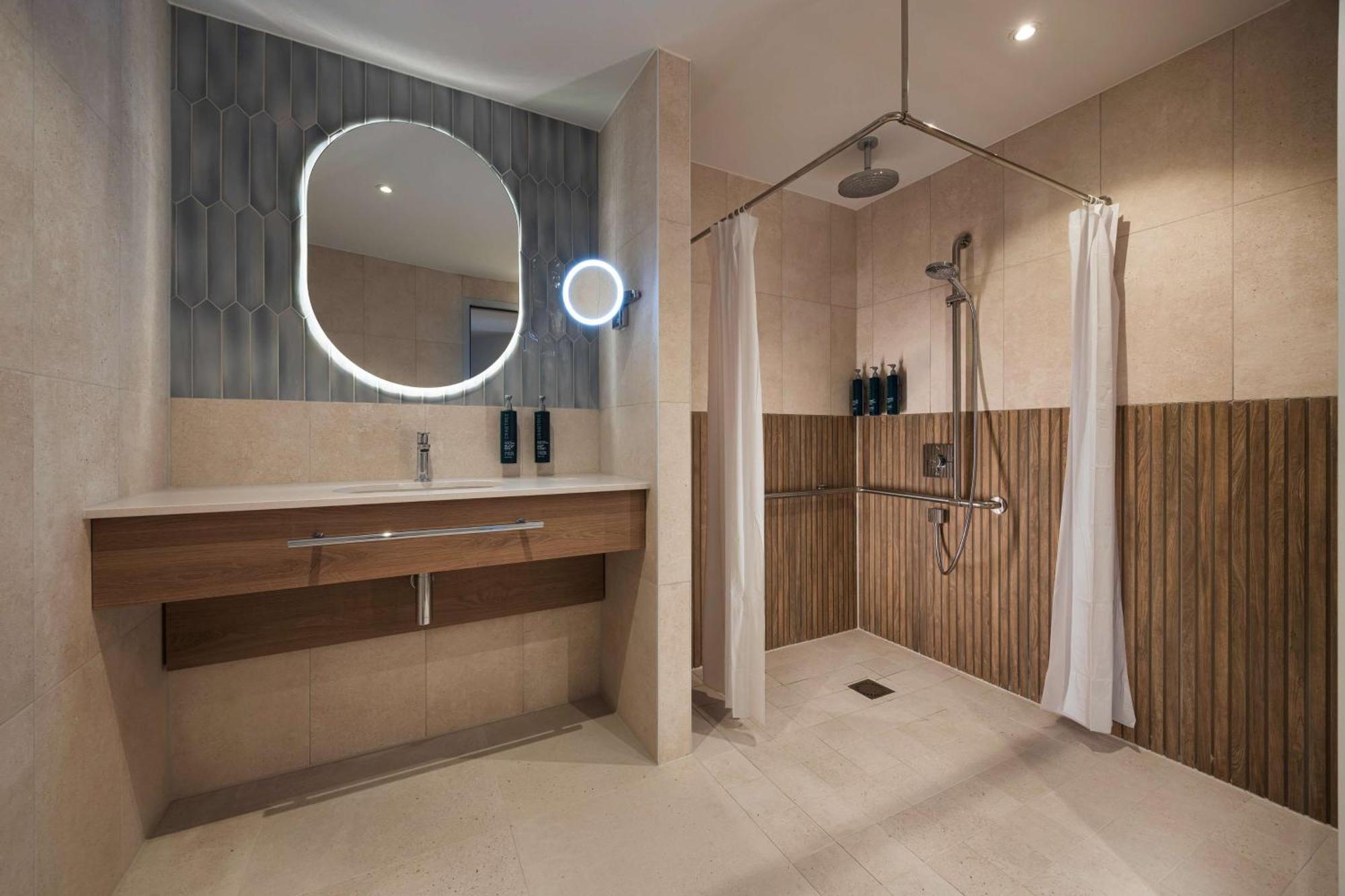 Doubletree By Hilton Rotterdam Centre Hotel ภายนอก รูปภาพ